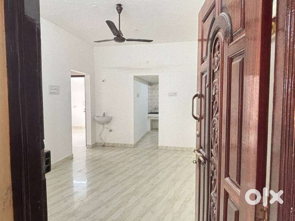 Re-Sale 2 BHK - Flats with Lift, Nr Urapakkam Rly