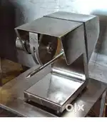 Chicken cutting machine
