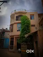 On road par hai