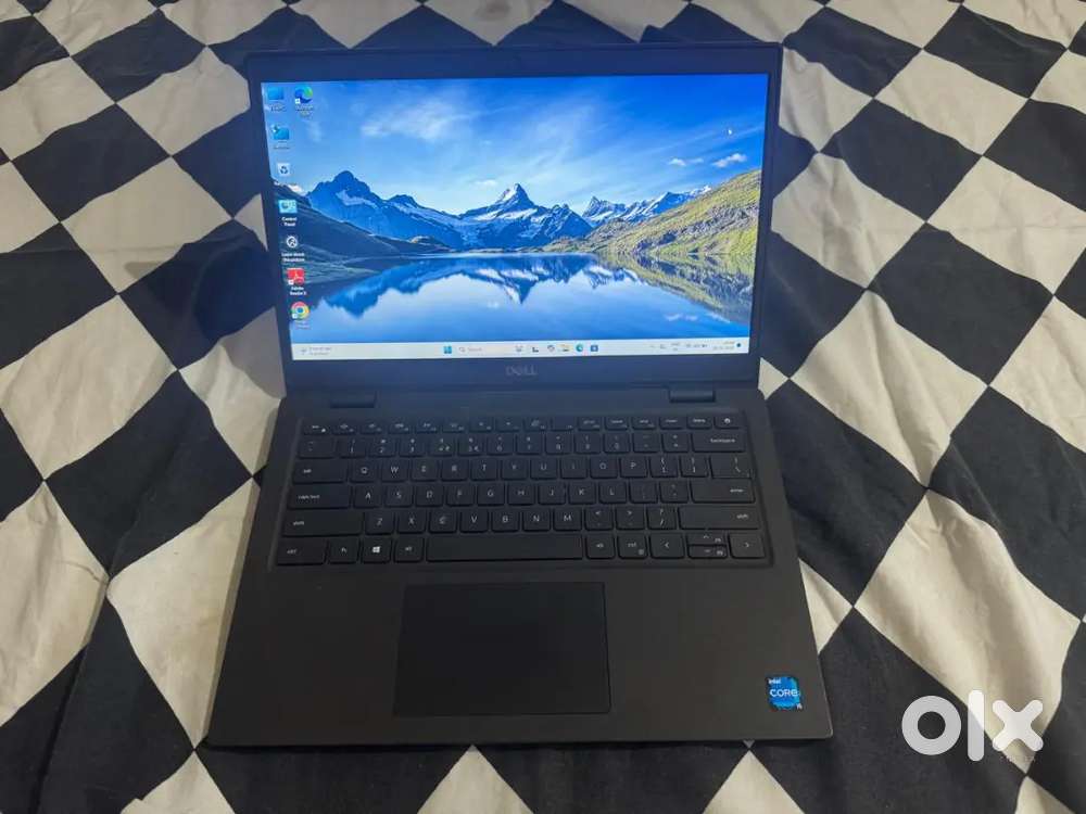 Less used 1.8yr 11th Gen Dell Latitude laptop with all accessories