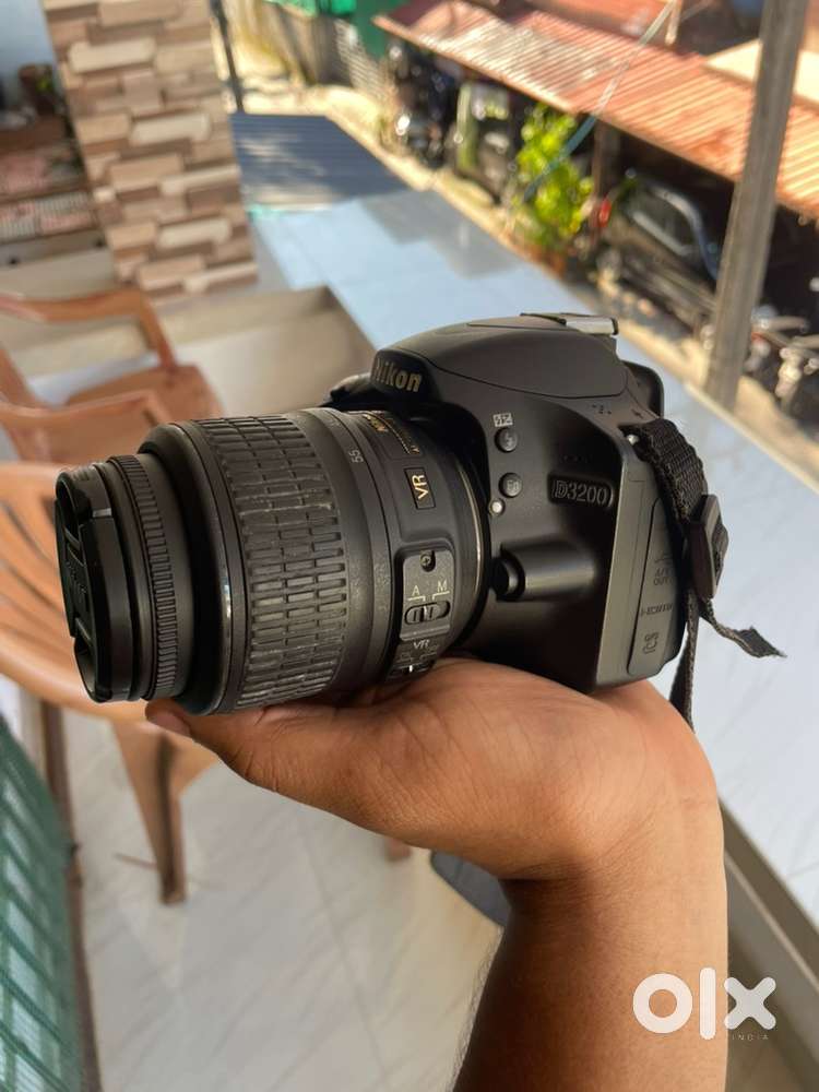 Nikon D3200 barely used with 2 lens