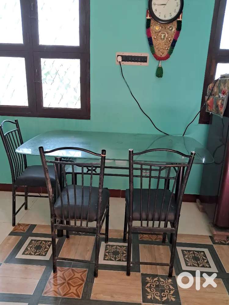 Glass dinning table with 4 chairs