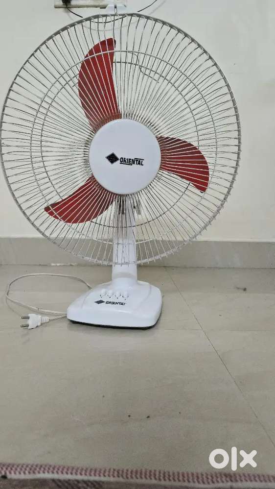 Table fan white color good condition