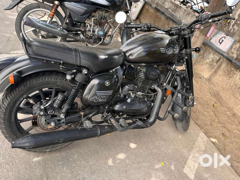 Running 10000 km brand new condition with complete service record