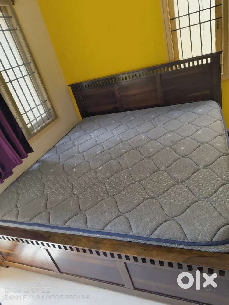 King Size Mattress - Size 78x72x8- Good Condition