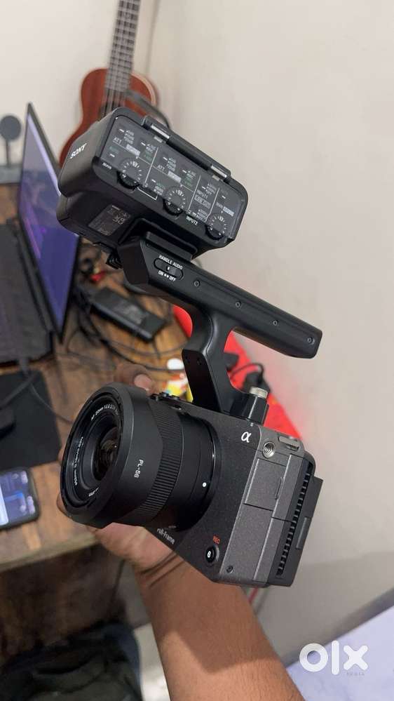 FX3 with lens and XLR handle.