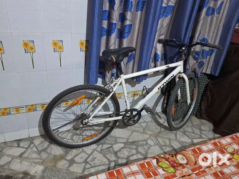 BTwin cycle all new condition
