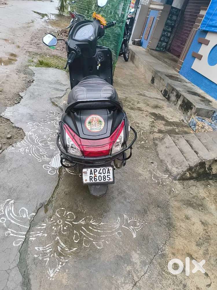 New Scooter selling because of money problems