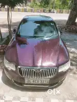 Skoda Superb 2011 Petrol 136000 Km Driven