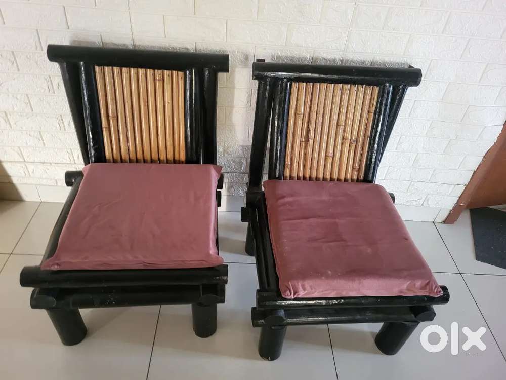 Bamboo heavy sturdy chairs. Kitchen rack