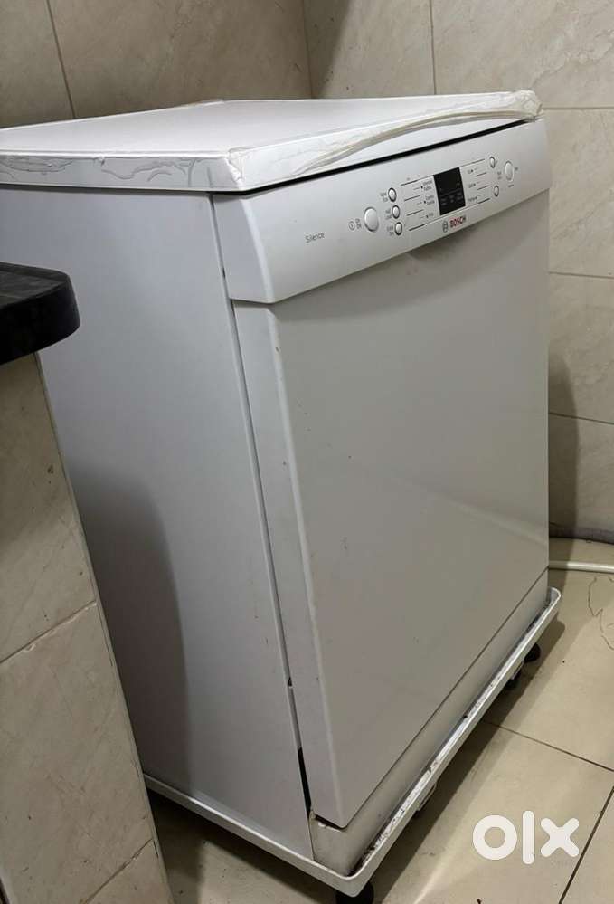 13 plates Dishwasher of Bosch make for sale