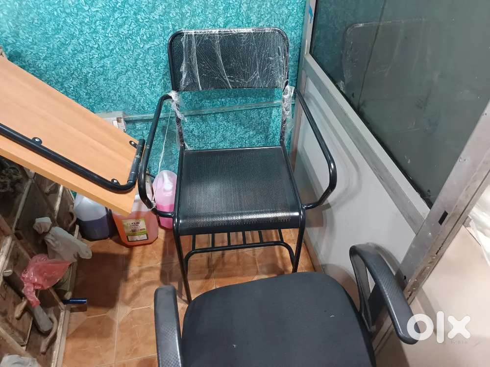 Office student study table very good condition 4 monts old like a new