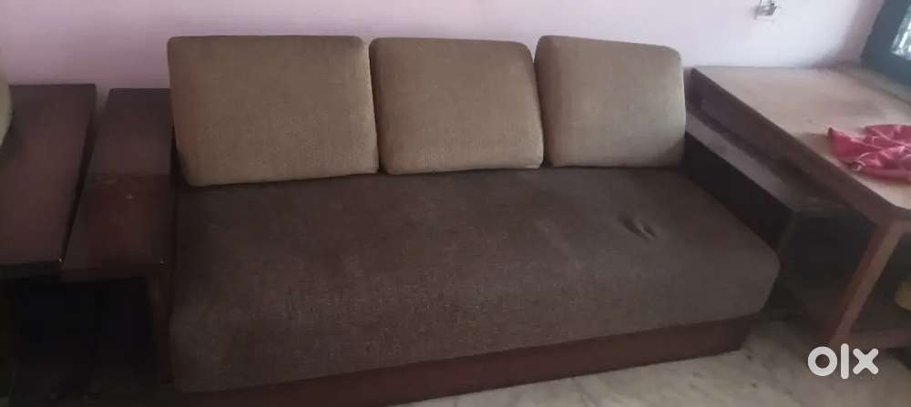 7 seater Sheesham sofa and 1 double bed for sale at sec 3 kkr