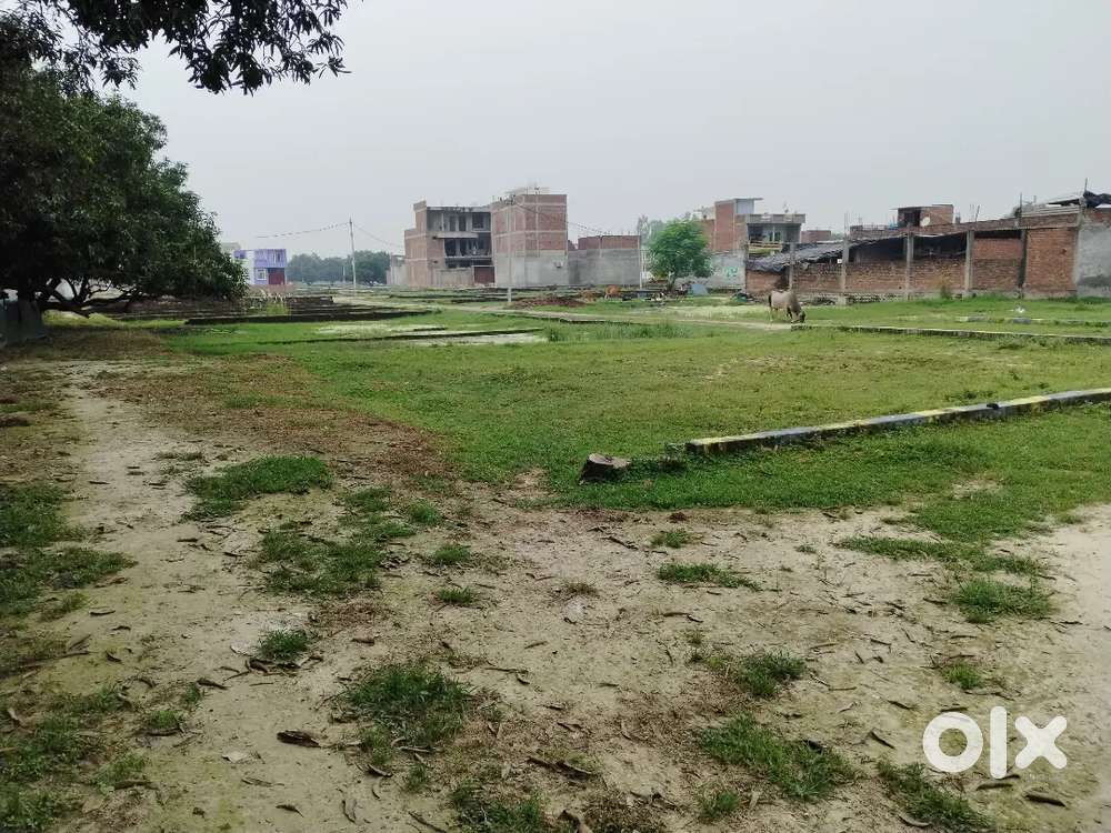 Plots available yadav market k opposite m buddheswar Lucknow