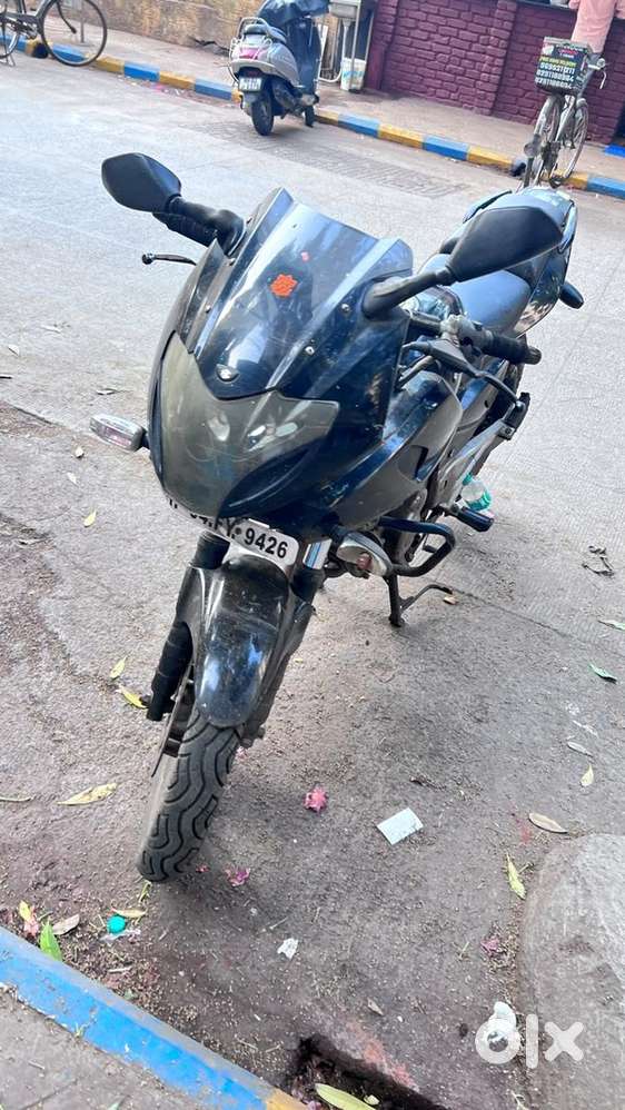 PULSUR220 want sell we dont use standing in parking