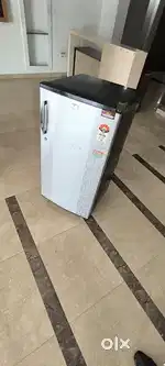 Super condition single door fridge good