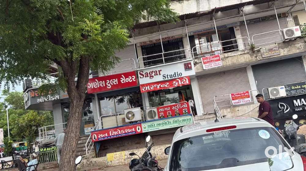 Main road touch shop available for rent