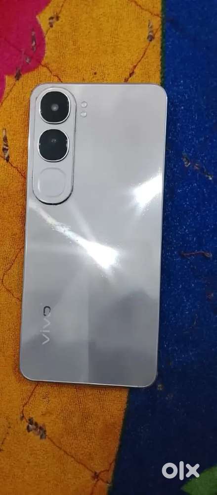 Vivo y300 5G display fingerprint 8+8 128 New phone h 6 month old