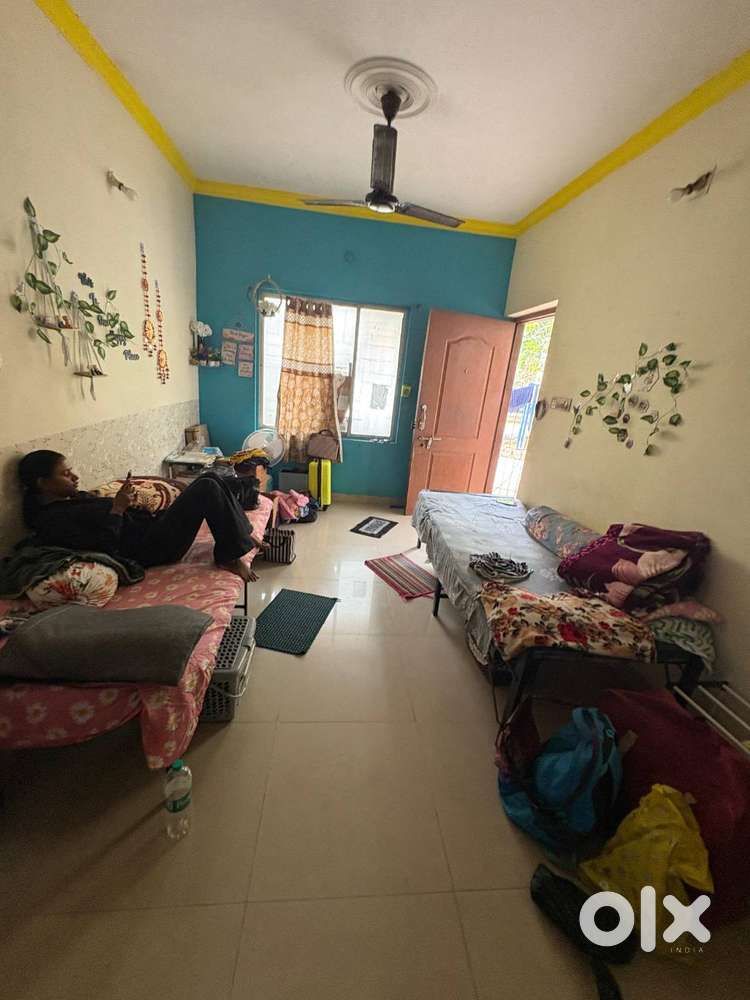 3 Single Beds available for Girls