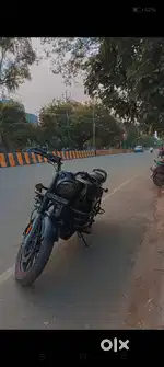 Royal Enfield Classic 350 stealth black dual channel abs