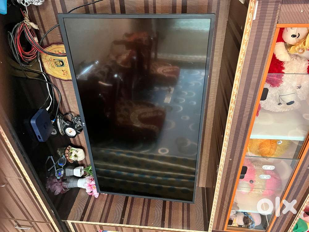 LG Smart HD TV. It has HD quality.