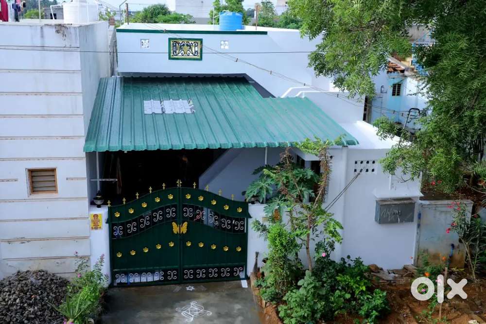 The building is 8 years old but we'll maintened looks like new house