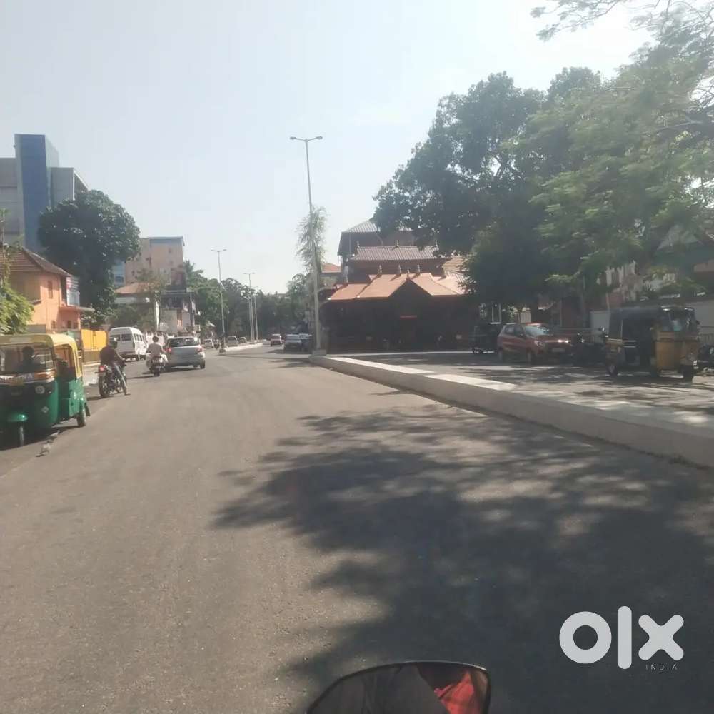 മുട്ടട മെയിൻ റോഡ് 15 സെൻറ് രണ്ടാക്കി കൊടുക്കും ഒരു സെൻറ് 21 ലക്ഷം നെഗോ