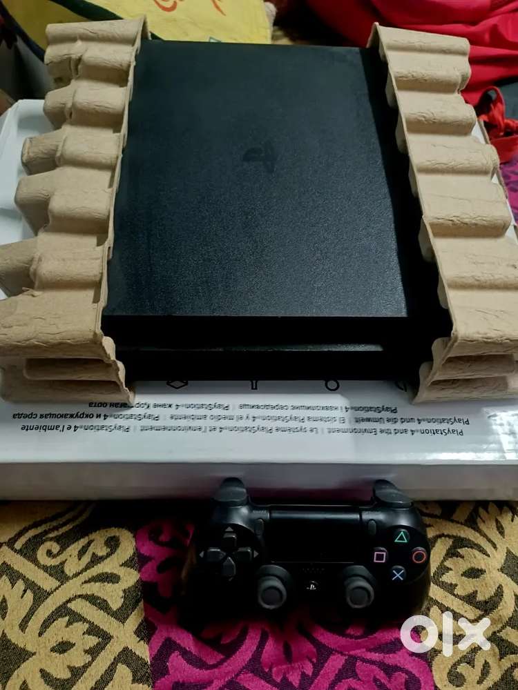Ps4 slim one tb console very good condition