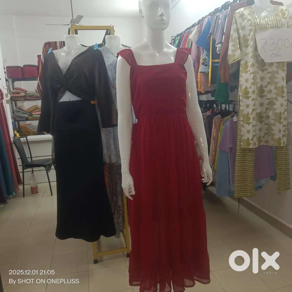 Stock Your Store: Top-Selling Women's Apparel Wholesale