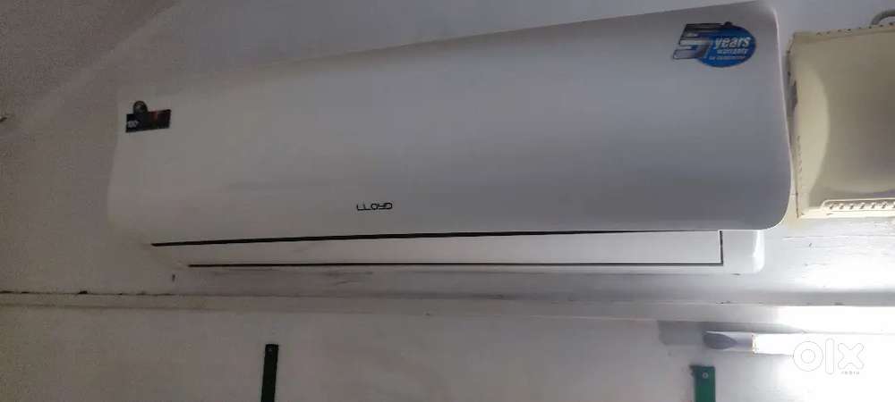 LLOYD 1.5Ton AC with Vguard stabiliser
