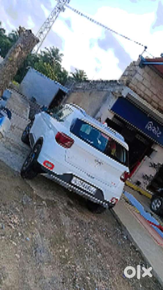 Hyundai Venue 2020 Petrol Well Maintained and untouch condition.