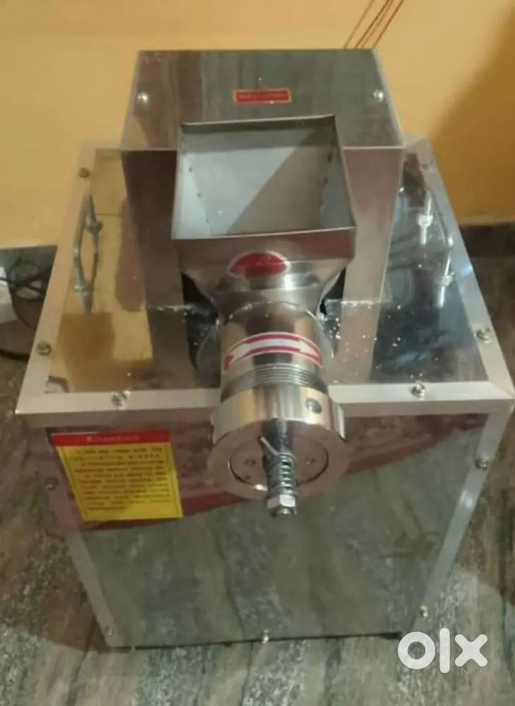 Noodles and pasta making machine