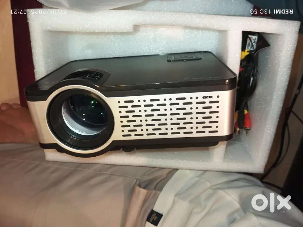 E Gate i9 pro max projector @ Rs 6000/-