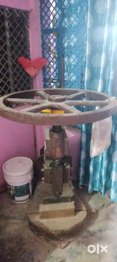 Hand press machine
