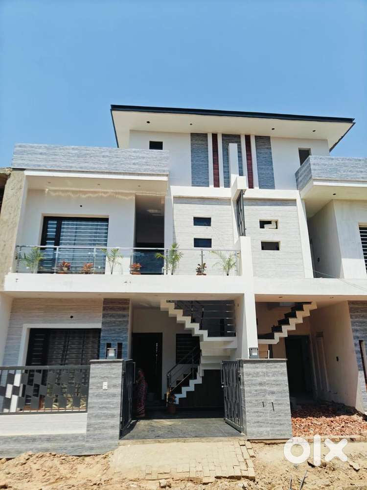 LUXURIOUS 4BHK VILLAS FOR SALE IN SECTOR 123 PRIME LOCATION