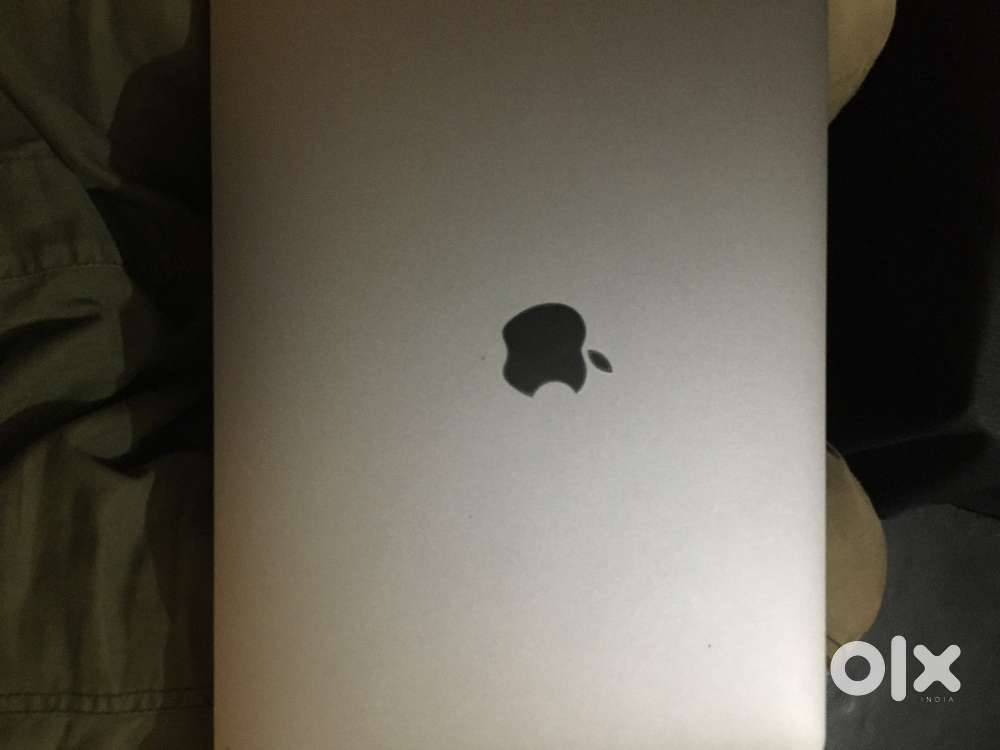 Apple MacBook Air M1 2020 8gb ram 256gb SSD silver