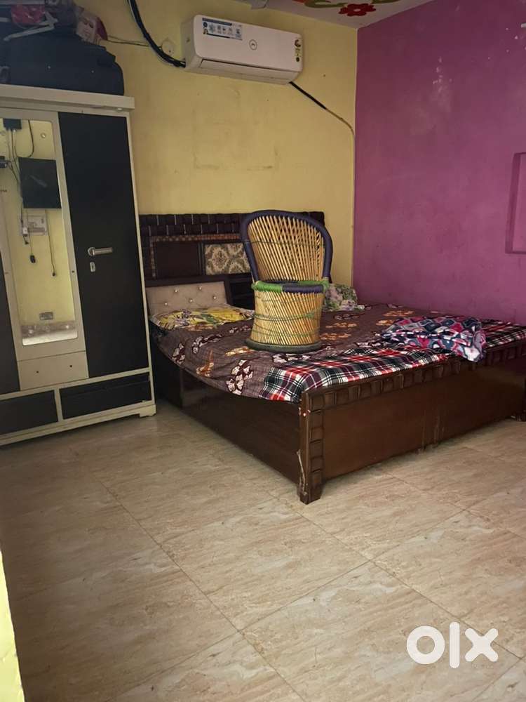 room will be only for bachlouers