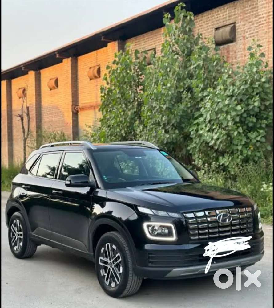 Hyundai Venue 2024 Diesel 6000 Km Driven