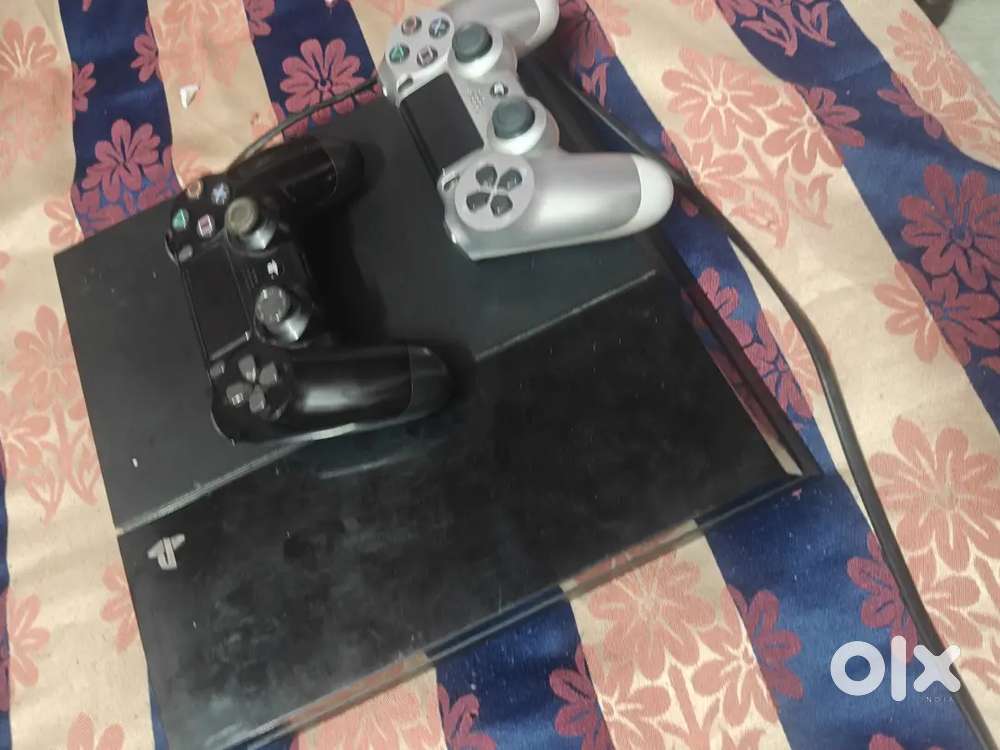 PS4 with 2 dualshock for sale working excellent