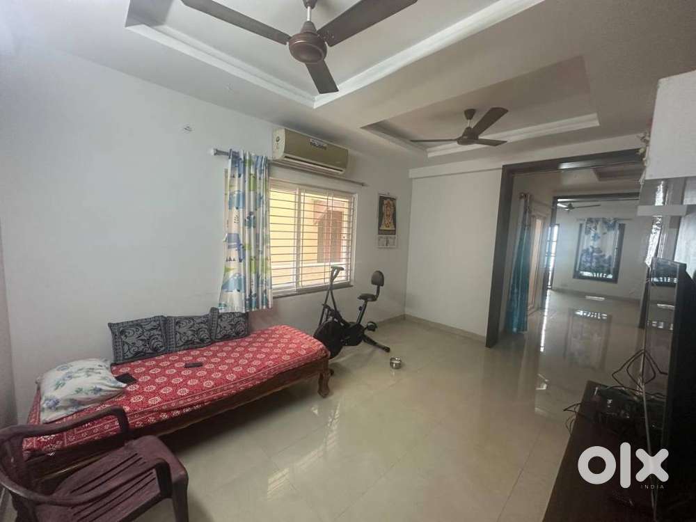 Apartment 3 bedroom House