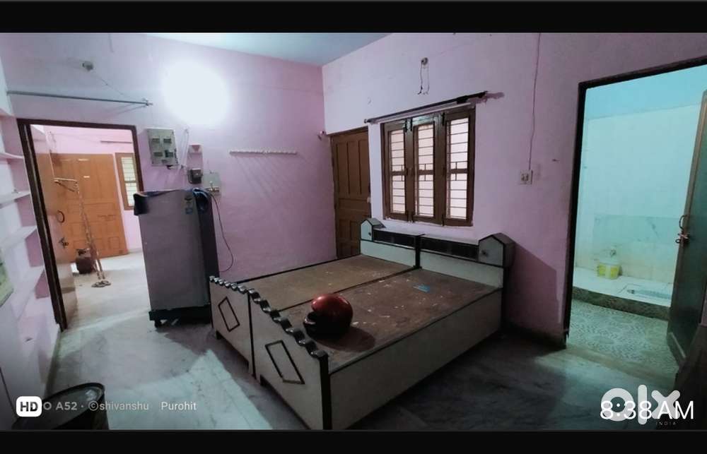Kiraye per २ कमरे का मकान खाली Hai