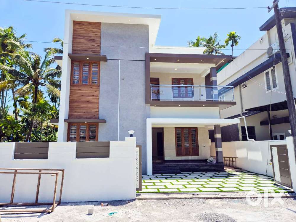 4BHK 2200 SQFT 5Cent Premium Villa for Sale Near Varapuzha Town