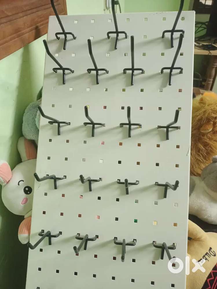 Earings stand with earrings holder