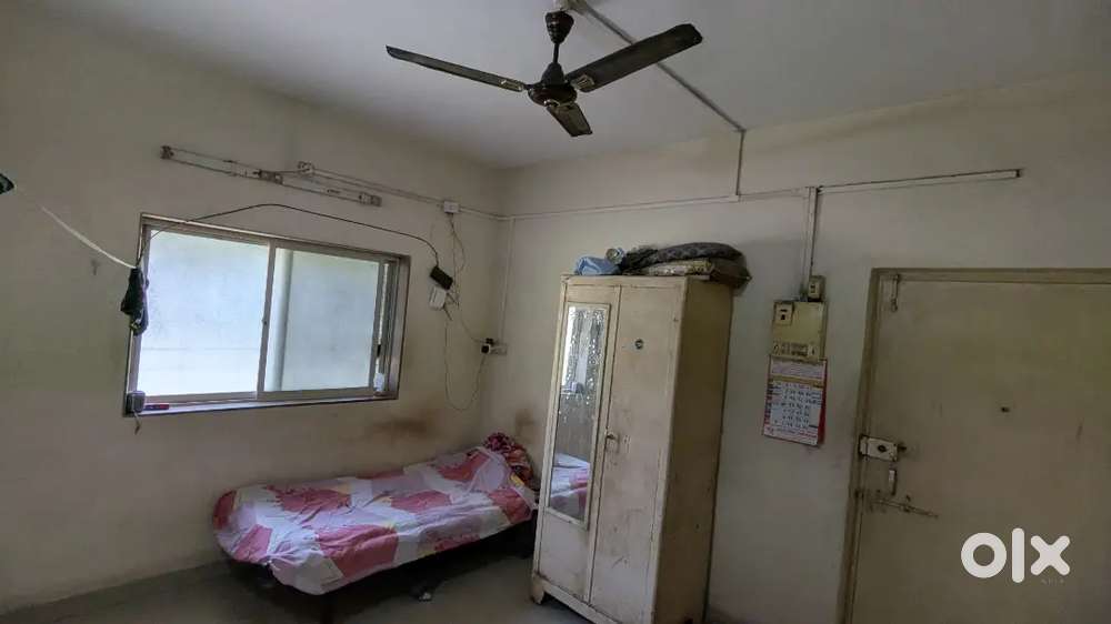 Looking for flatmates.