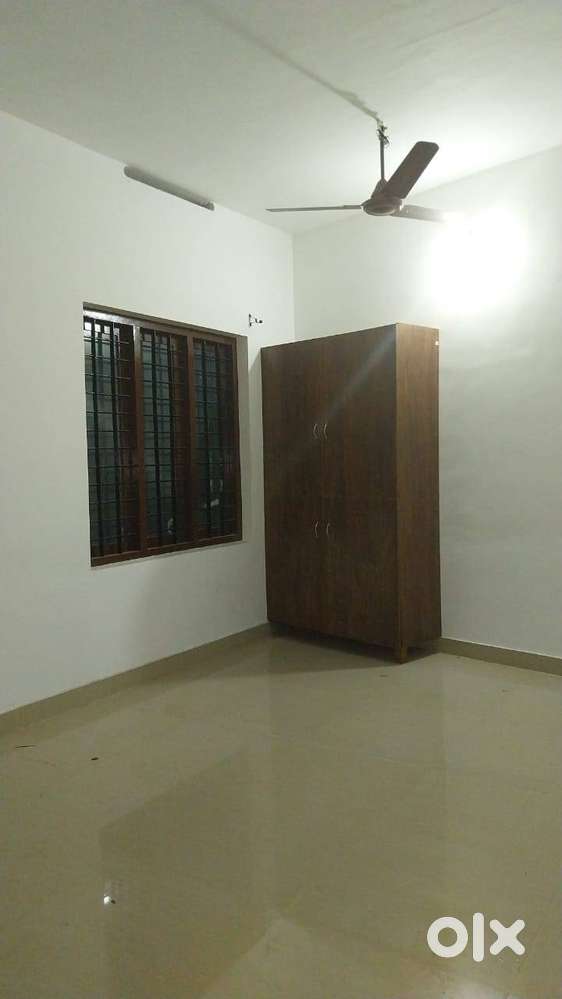 PG Available for Ladies