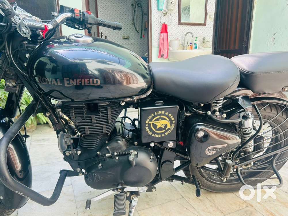 Royal Enfield classic 350 pure black