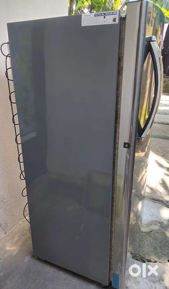 Refrigerator: Whirlpool single door