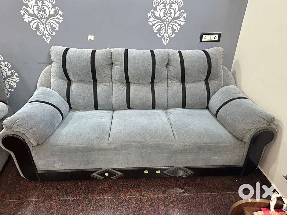 3 + 2 Seater Cushion Sofa With Recliner