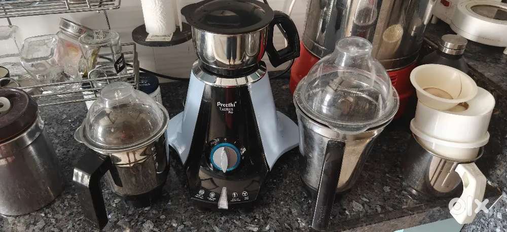Six months old hardly used Mixer grinder