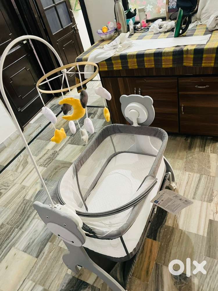 Mee-Mee brand’s Cradle for newborn baby